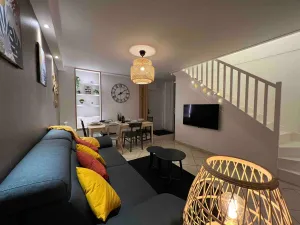 Image of T3 Flat Moderne sur 2 étages Metro Parking Free Entrance autonome