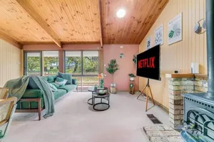 Image of Lavish Lodge with 6 bedrooms in Kurrajong