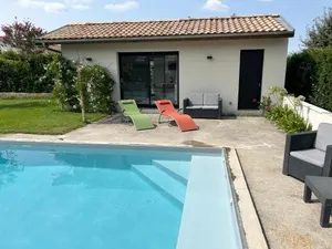 Image of Studio vue piscine au calme près des vignes