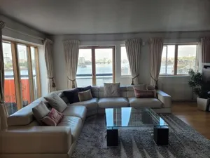 Image of Stunning 3 Double Bedroom Apt in Greenwich near O2