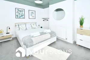 Image of London House by YourStays - 5 Bedroom House in Newcastle-under-Lyme