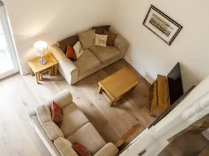 Image of 8 Milton Side