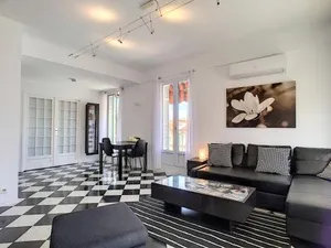 Image of Nestor&Jeeves - NOTRE DAME - Hyper center - Top floor - 180 view