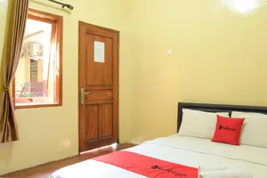 Image of RedDoorz near Tiga Tjeret Mangkunegaran