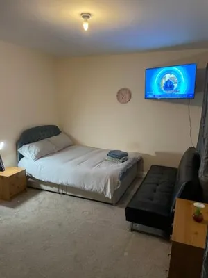 Image of Private Rooms In A Cheerful 4-Bedroom Town House
