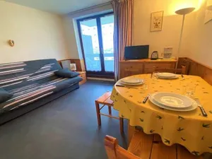 Image of Studio au Coeur du Village avec Balcon, Parking et Proximité Commerces - FR-1-624-57