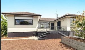 Image of Queen Room in share house of De Murray B&B in Centre Queanbeyan & Canberra airport