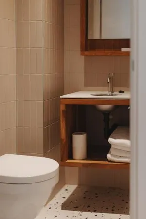 Image of Man Met Bril Koffie Hotel