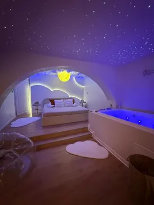 Image of Moon Room, Nuit insolite - Ollioules Toulon Var
