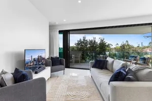 Image of Spacious and Superb 3-bed Apartment