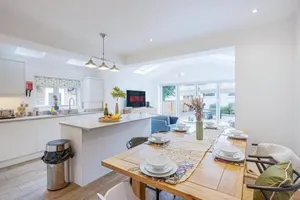 Image of Beautiful House - Sleeps 8 - Close to City Centre with Free Parking, Fast Wifi and Smart TV with Virgin TV and Netflix by Yoko Property