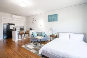Image of CITY VIBES - Modern Suite in the heart of Downtown