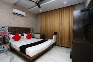 Image of Vaccinated Staff- Capital O 2850 Hotel Saffron