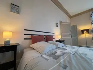 Image of Chambres élégantes avec piscine et parking - FR-1-591-696