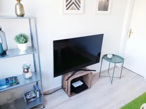 Image of 25mn to HH-2BR Kitchen&Netflix