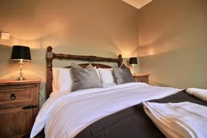 Image of Cliff Retreat