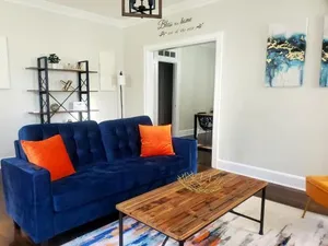 Image of Spacious Centrally Located 3 Bed 2 Bath - Sleeps 8