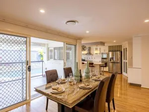 Image of Mins to Shop n Lake 4 beds family retreat with pool