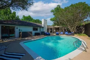 Image of Luxury Home with 5 Bedrooms and Private Pool