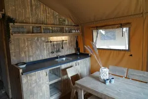 Image of Stoere safaritent voor 7 personen met Privé sanitair Sleepy