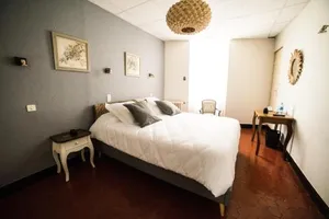 Image of Logis hôtel restaurant de Provence
