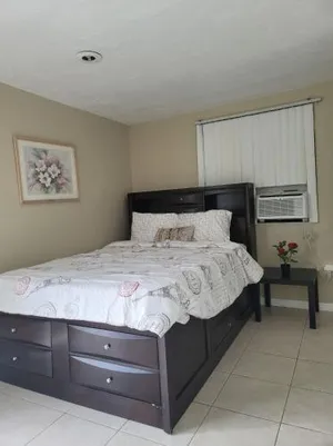 Image of Entire Guesthouse 5 mins to Siesta Key & downtown