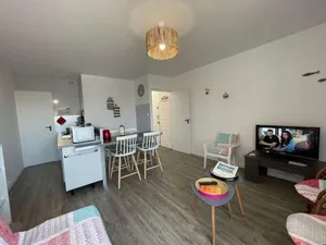 Image of Appartement rénové à neuf, 4 couchages, balcon ensoleillé, parking privé, proche plage et commerces - FR-1-224C-173
