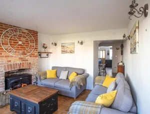 Image of Stylish Town Centre House with Garden and Parking Opposite