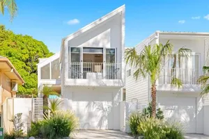 Image of Noahs Beach House - at Flynns