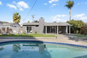 Image of Spacious Valley Pool House 2