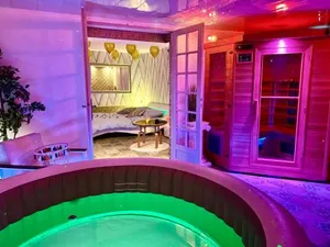 Image of Espace détente jacuzzi sauna