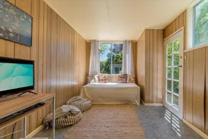 Image of INVERLOCH BEACH HUT - CLOSE TO BEACH AND SHOPS!