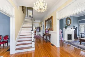 Image of 499C) Victoria suite with 1 King bed