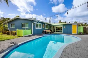 Image of Trendy 3-bedroom villa with saltwater pool and yard