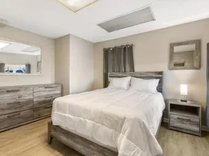Image of Charming Retro Property 22