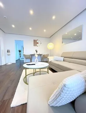 Image of REGENCY Apartments - Stylische zentrale 50m2 Wohnung mit Balkon, Wasserblick und Netflix