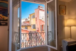Image of Spacious and bright flat close to the beach : heart of old Nice