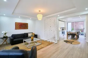 Image of 2 bedroom apartment w/ courtyard at Croisé Laroche