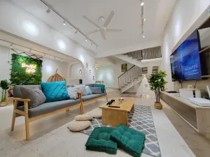 Image of Petaling Jaya Damansara Uptown Landed Home for up to 15pax, 4BedRoom,1 Utama , Starling Mall , Atria Mall, IKEA