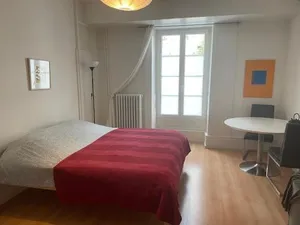Image of Vaste chambre au centre ville, à 2 minutes du Lac