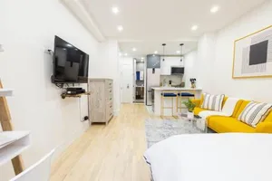 Image of 1597-1 Large studio W D in the unit prime UES
