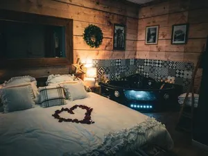 Image of Le Chalet romantique en montagne, SPA, Écran cinéma, Lit king size, day use, 5min centre