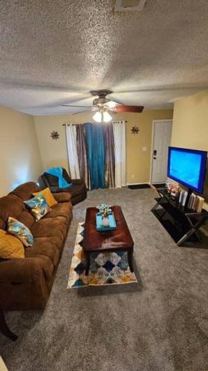 Image of Cozy 2BR sleeps 6 near ECU Stadium and Hospital