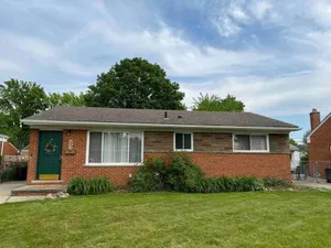 Image of Cozy Bungalow in Madison Heights