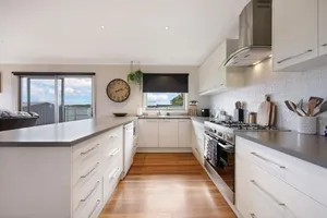 Image of 2 bdrm house near beach sleeps 5