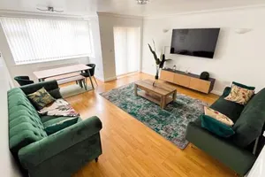 Image of Luxury 4-Bed House in Dagenham, United Kingdom
