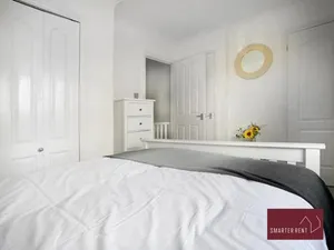 Image of Knaphill, Woking - 3 Bed House - With Garden