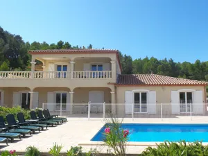 Image of Cosy Villa in Montbrun-des-Corbieres with Jacuzzi