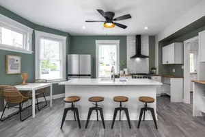 Image of Deluxe 4-Bedroom w Huge Deck 3-Min to Downtown