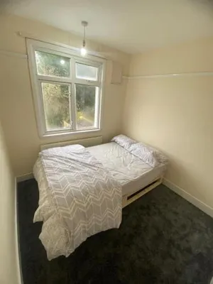 Image of Best room- Near London luton Airport and close to Restaurants shops and Dunstable hospital